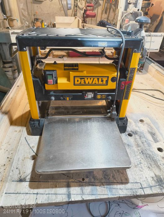 Продавам DeWALT733
