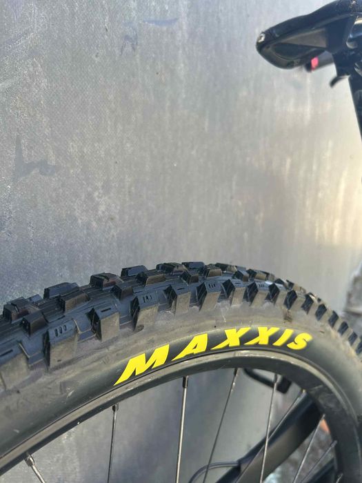 Bicicleta downhill: YT tues CF PRO RACE 27,5