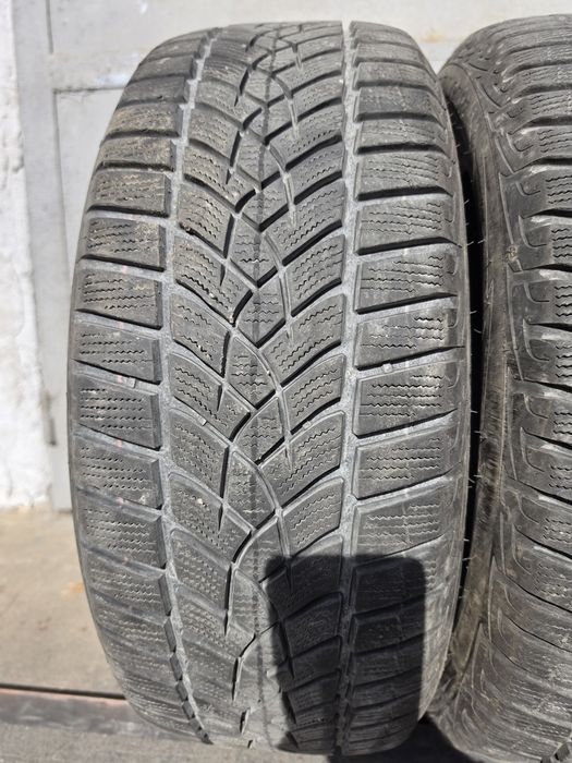 2 бр. зимни гуми 215/55/17 GoodYear 6,5 mm DOT 3317