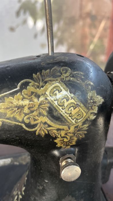 Винтажная швейная машинка