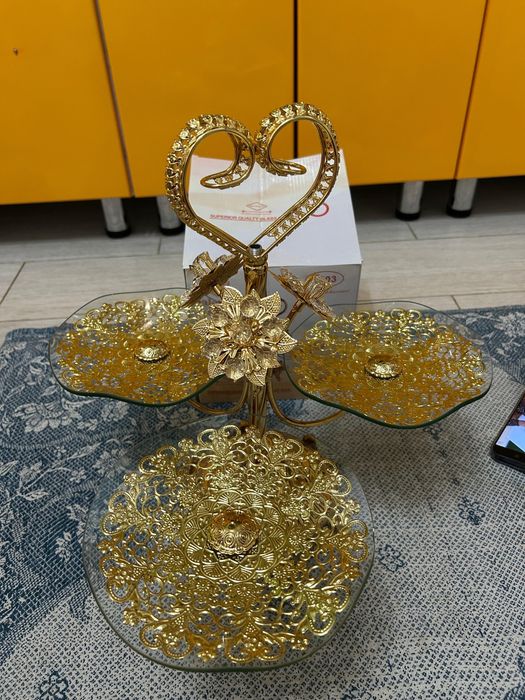 Менажница . . . .