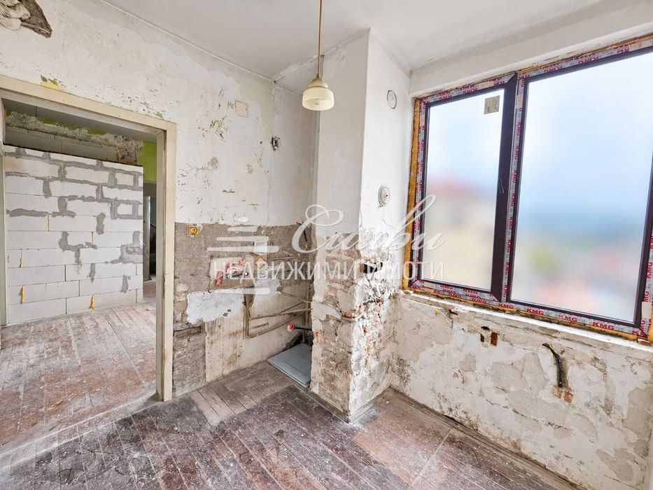 Продава се Етаж от къща в Шумен, Център - 81 кв.м за 1297 €/кв.м - Снимка #4