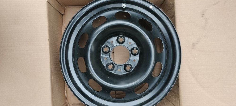 Vând jante r16  BMW cu senzori și valve metalice noi originale germani