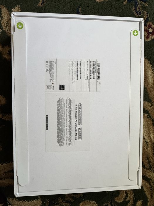 macbook air 13.6” A2681 16/256GB