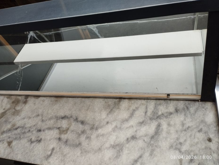 Витрина холодильник сотилади