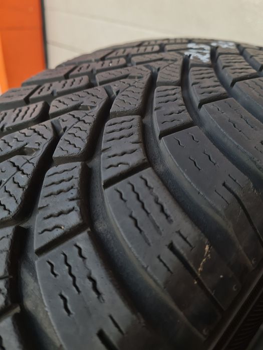 Зимни гуми 2 броя FALKEN EuroWinterHS01 Suv 215 70 R16 дот 1917