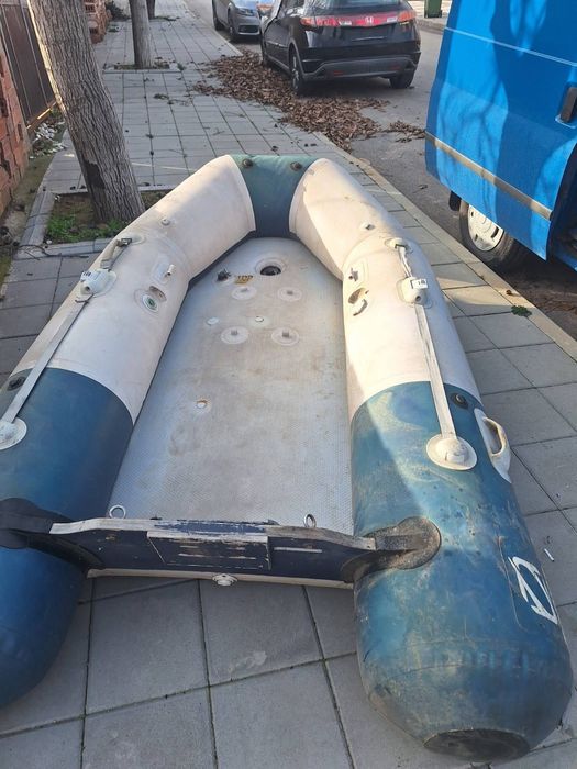 Лодка с 3 двигателя