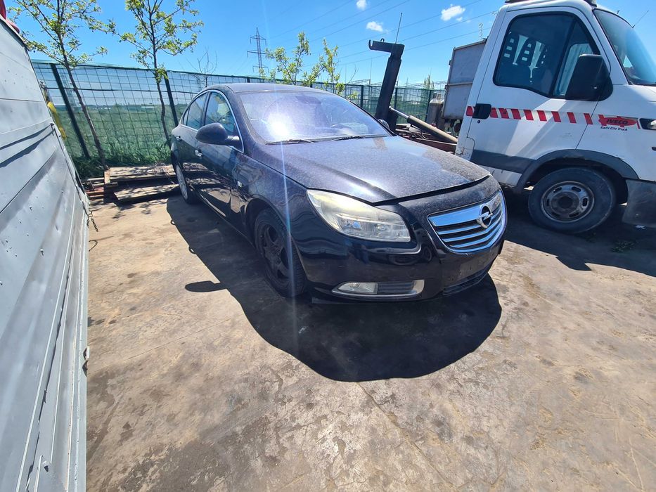 Dezmembrez Opel Insignia