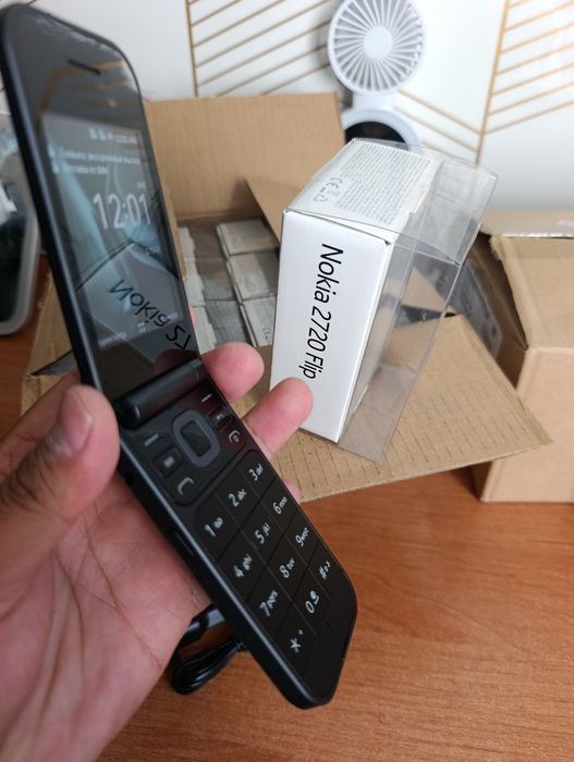 Nokia 2720 Flip раскладной телефон