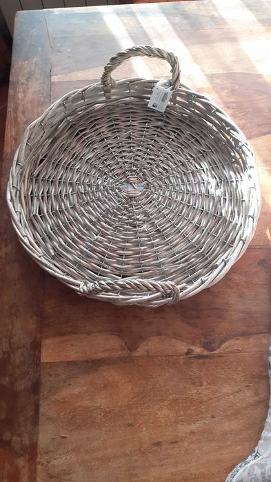 плетен поднос антикварен, дръжки от естествен бамбук за сервиране