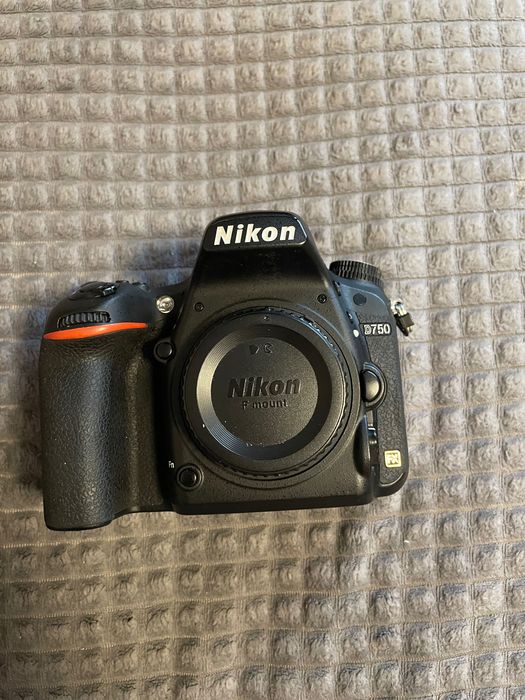 Apart Nikon d750 și obiectiv tamron 24-70 g2