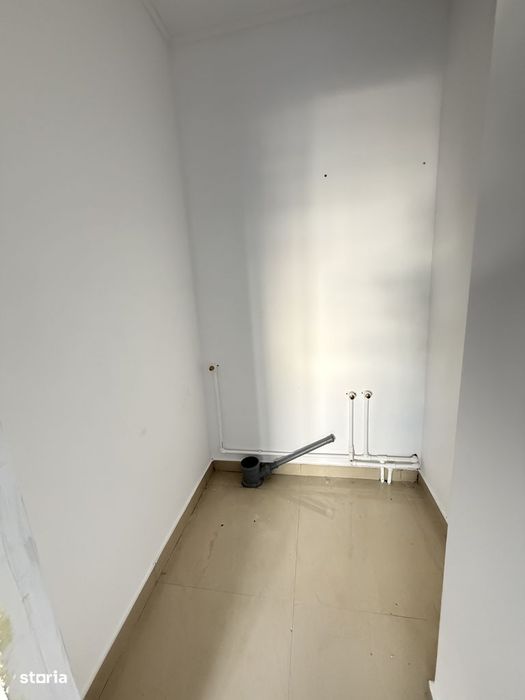 Inchiriere / Vanzare Spatiu Comercial Mioveni, 2 intrari, 2 balcoane