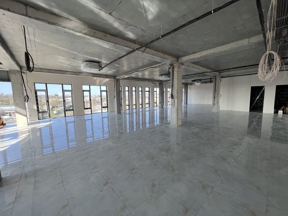 Аренда в новом бизнес центре 450 м2 помещения