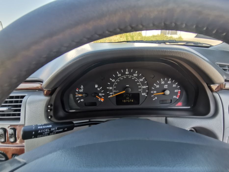 Мерцедес Е240 2003