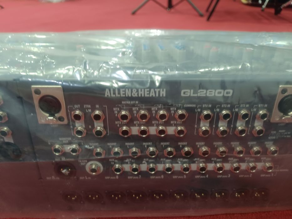 концертный микшерный пульт Allen & Heath GL2800-32 без блока питания!
