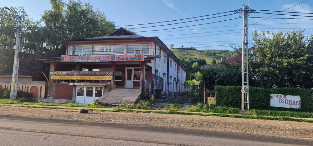 Spatiu comercial 1035mp si teren 2300mp