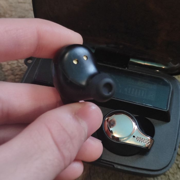 Наушник сатылады