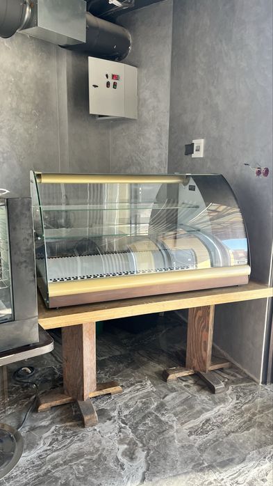 Витринный холодильник