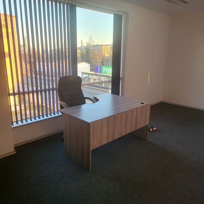 Офис оборудване бюра шкафове и др.