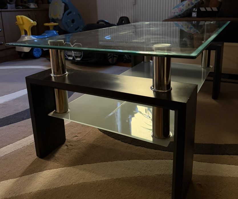 Стъклена холна маса