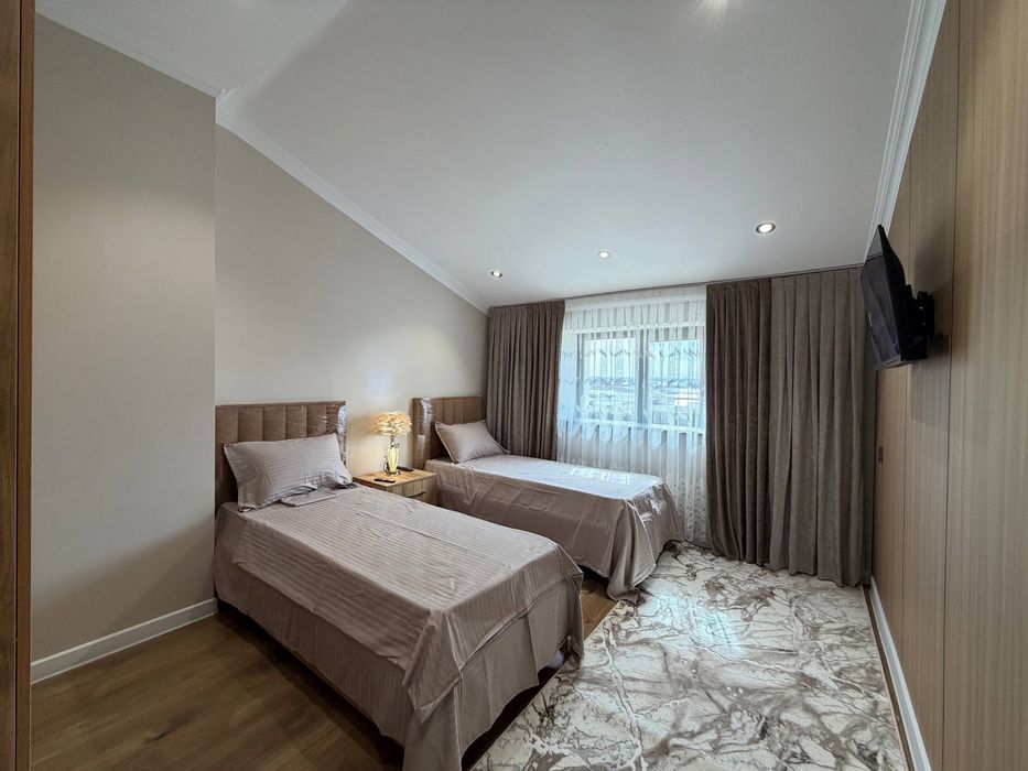 Продается 3-комнатная квартира (мансарда) с ремонтом