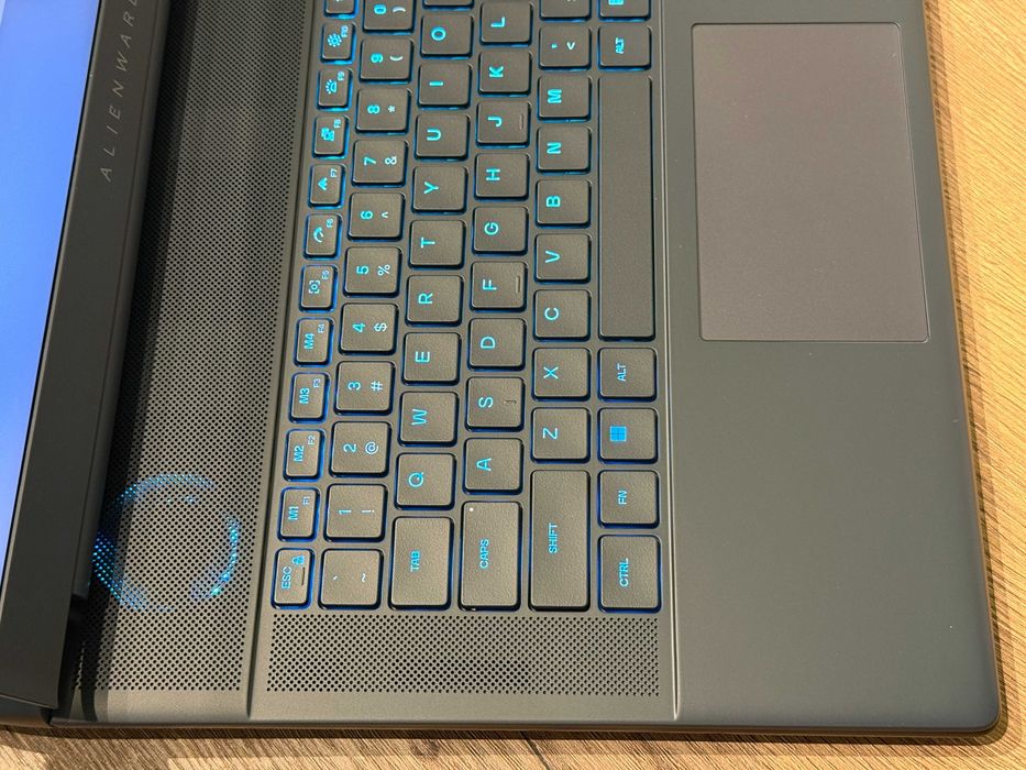 LAlienware 16 Area-51 Ultra 9 275HX 64GB Ram NVIDIA RTX 5090 24GB 2TB