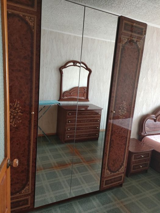 Продам спальный гарнитур