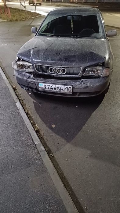 Автомобиль ауди А4 Б 5