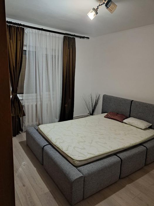 Inchiriez apartament 2 camere decomandat