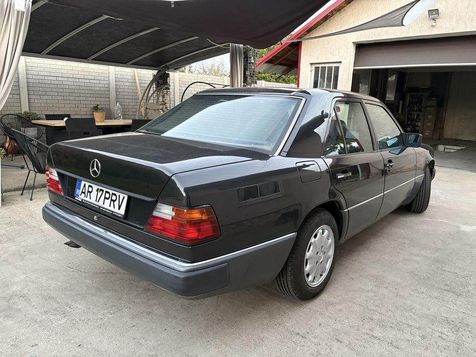 MERCEDES-BENZ E-Class 1990 — imagine 5