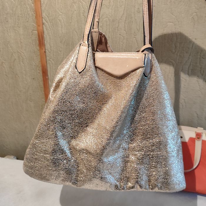 Затворени златни обувки + златна чанта40 номер