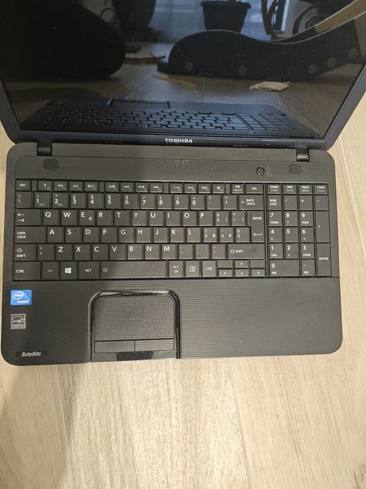 Vând laptopuri nefuncționale