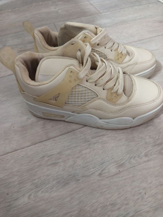 Продам кроссовку