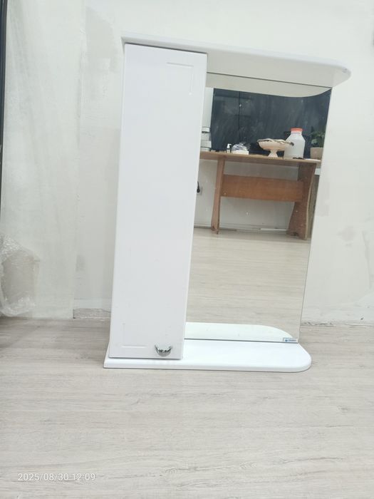 Тумба с раковиной и зеркалом