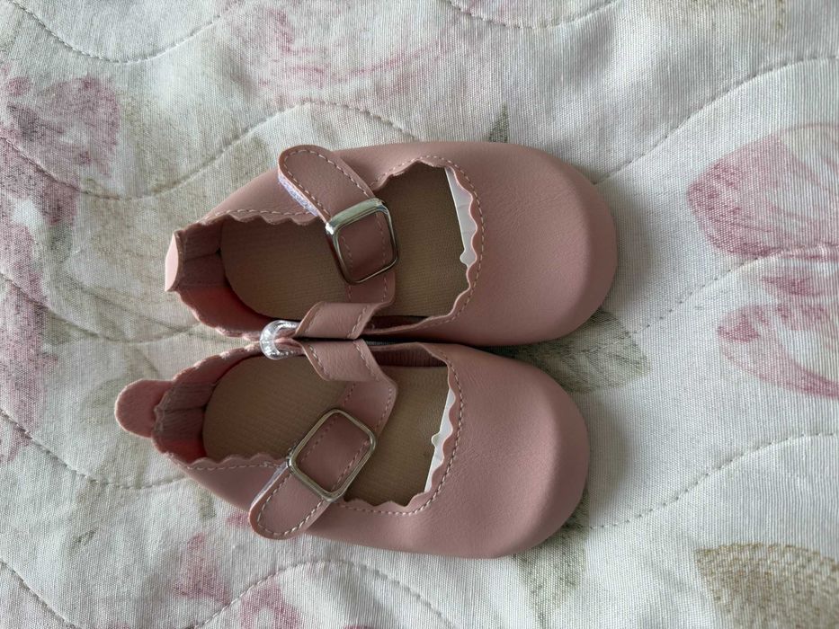 Бебешки пантофки в розово, 18 размер, нови