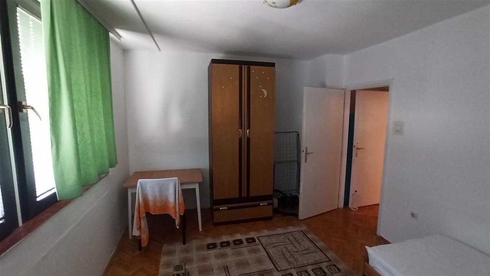 Дава се под наем Тристаен апартамент в Пловдив, Западен - 91 кв.м за 448.8 € - Снимка #1