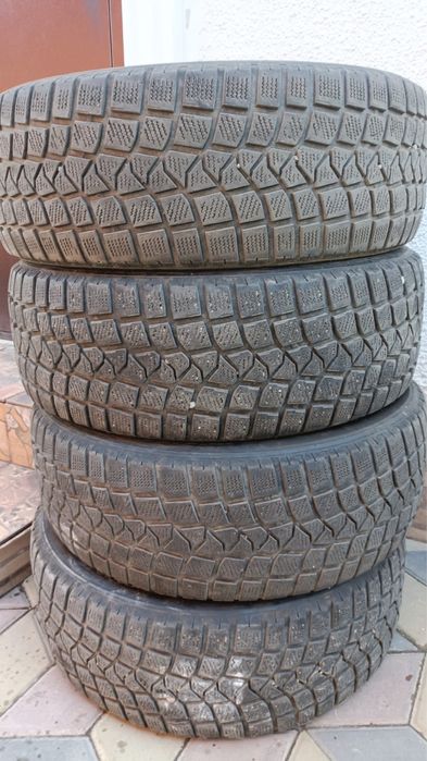 Шины зимние  235/55/18