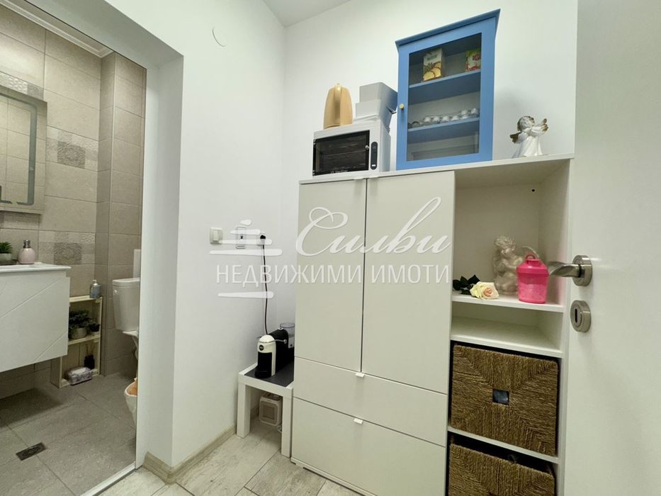 Търговско помещение със статут на МАГАЗИН - кв.Център