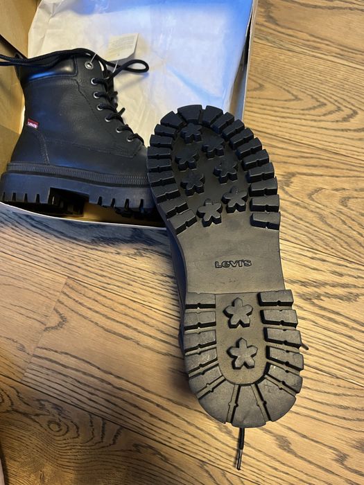 Женски обувки Levis 39 номер