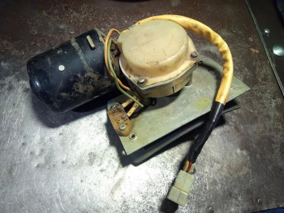 Электродвигатель стеклоочистителя КАМАЗ  (моторчик дворников)