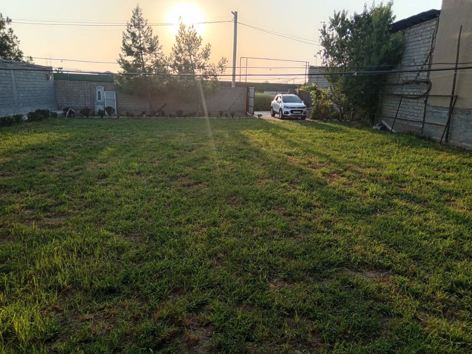 Эшонгузарда ер участкаси сотилади. Срочно