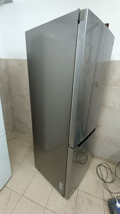 Хладилник с фризер Samsung inverter