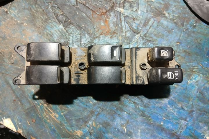 Butoane geam sofer 8608A207 8608A207 Mitsubishi ASX 1 [2010 - 2012] C