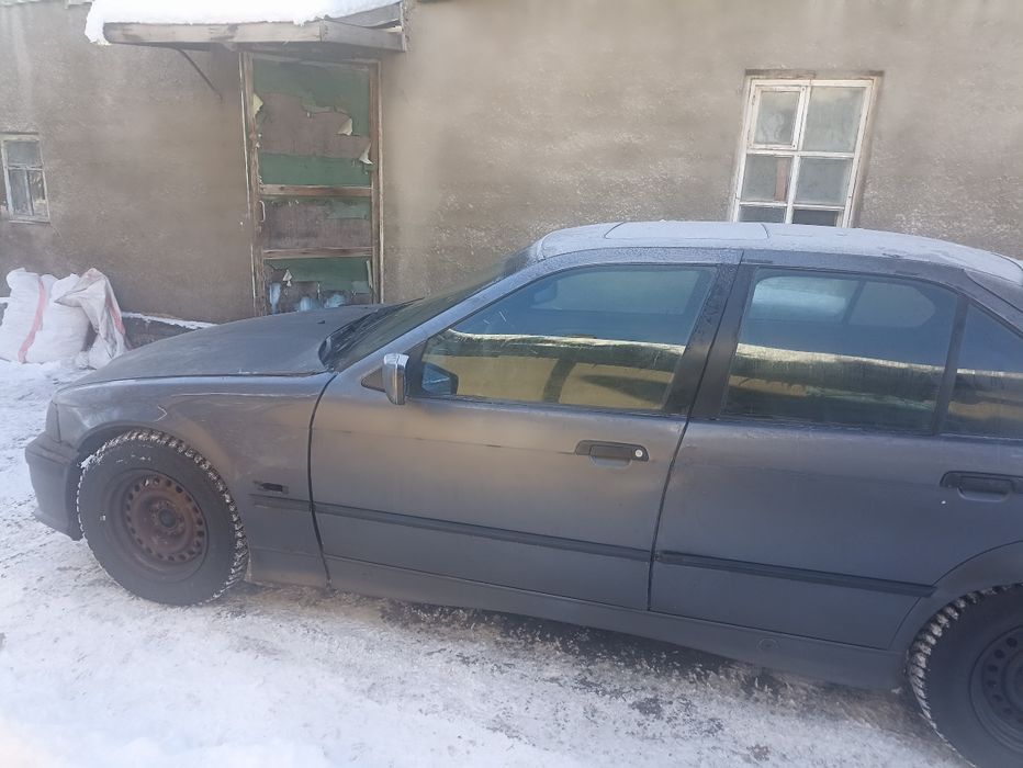 Продам машину  BMW 320i