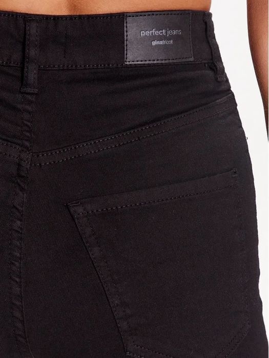 Къси панталони Gina Tricot