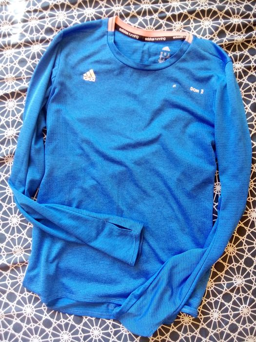 Продавам дамска блуза за бягане с дълъг ръкав в синьо,размер 32 -34