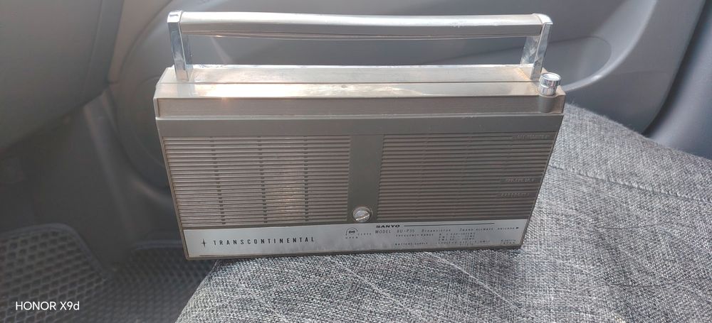 Продаю радиоприёмник SANYO.