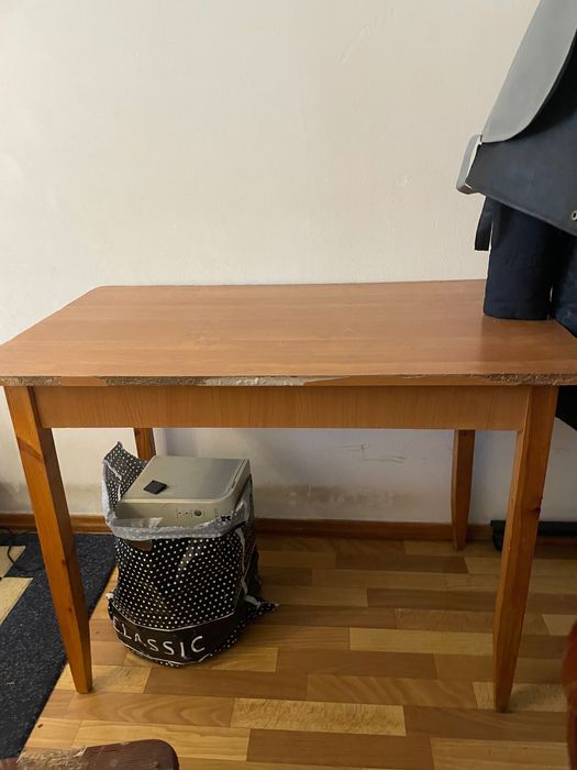 Стол, тумба, телевизор