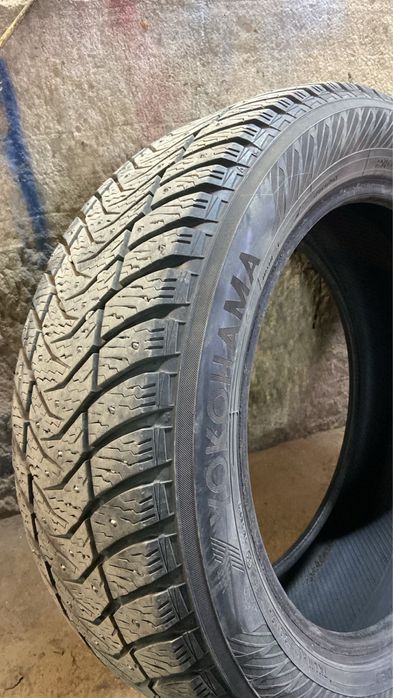 Резина шипованные 215/55 R17 Yokohama