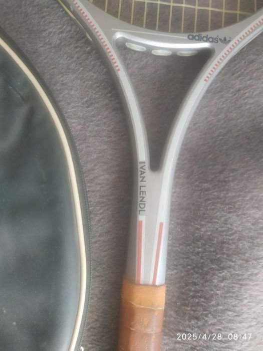 Продавам ракета за тенис на корт енис ракета